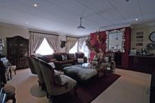 Lounges - 78 square meters of property in The Wilds Estate