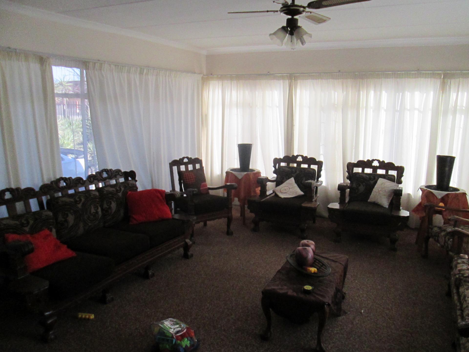 Lounges - 57 square meters of property in Secunda