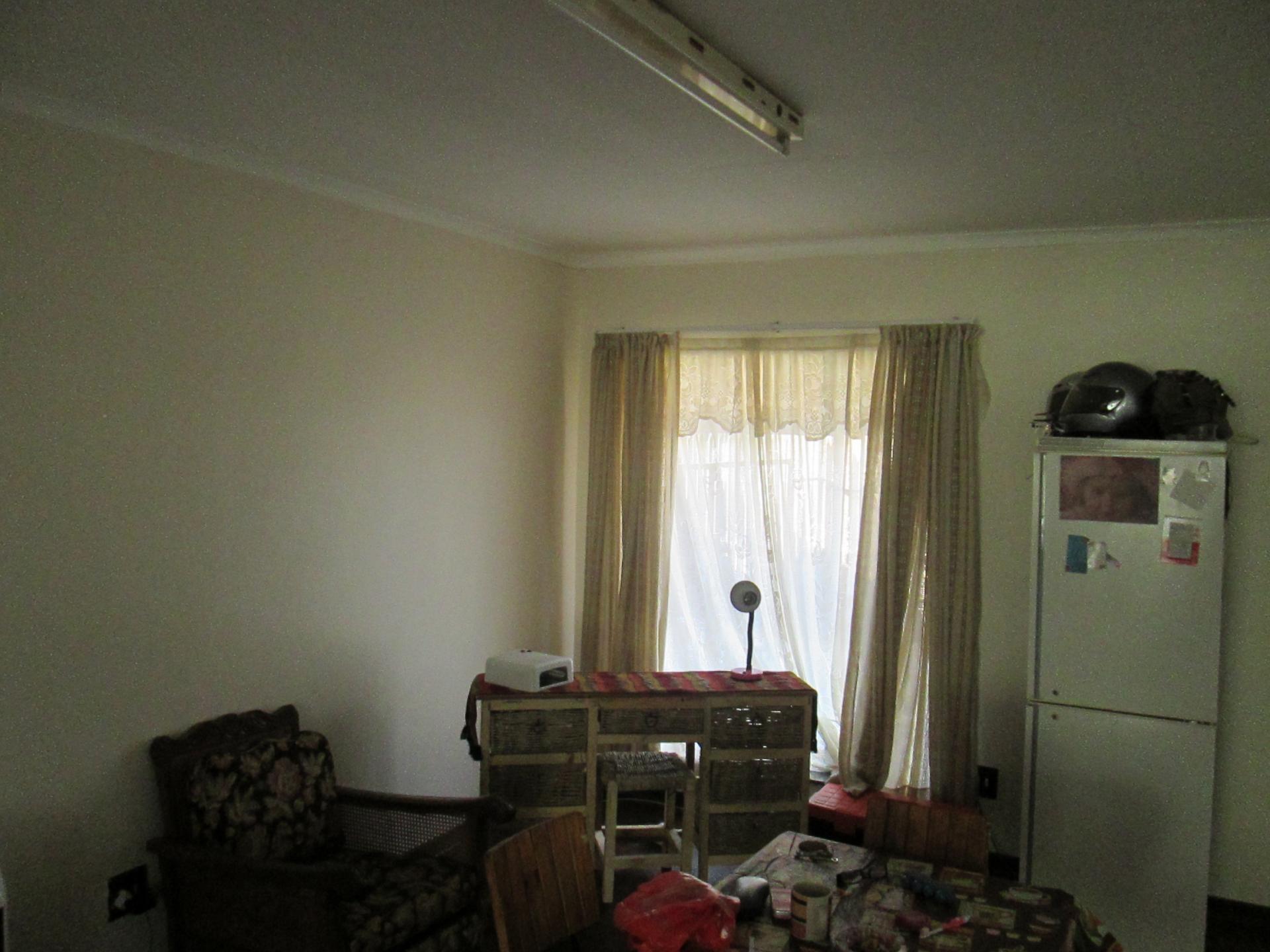 Lounges - 57 square meters of property in Secunda