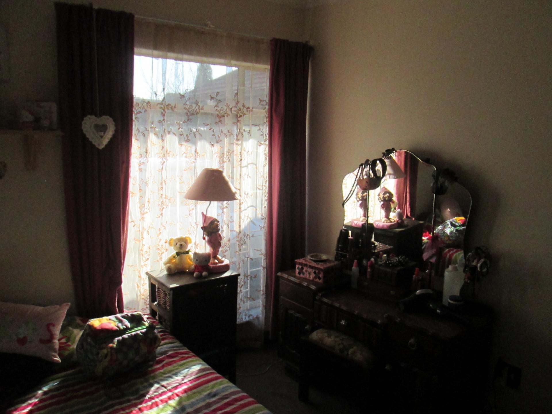 Bed Room 2 - 10 square meters of property in Secunda