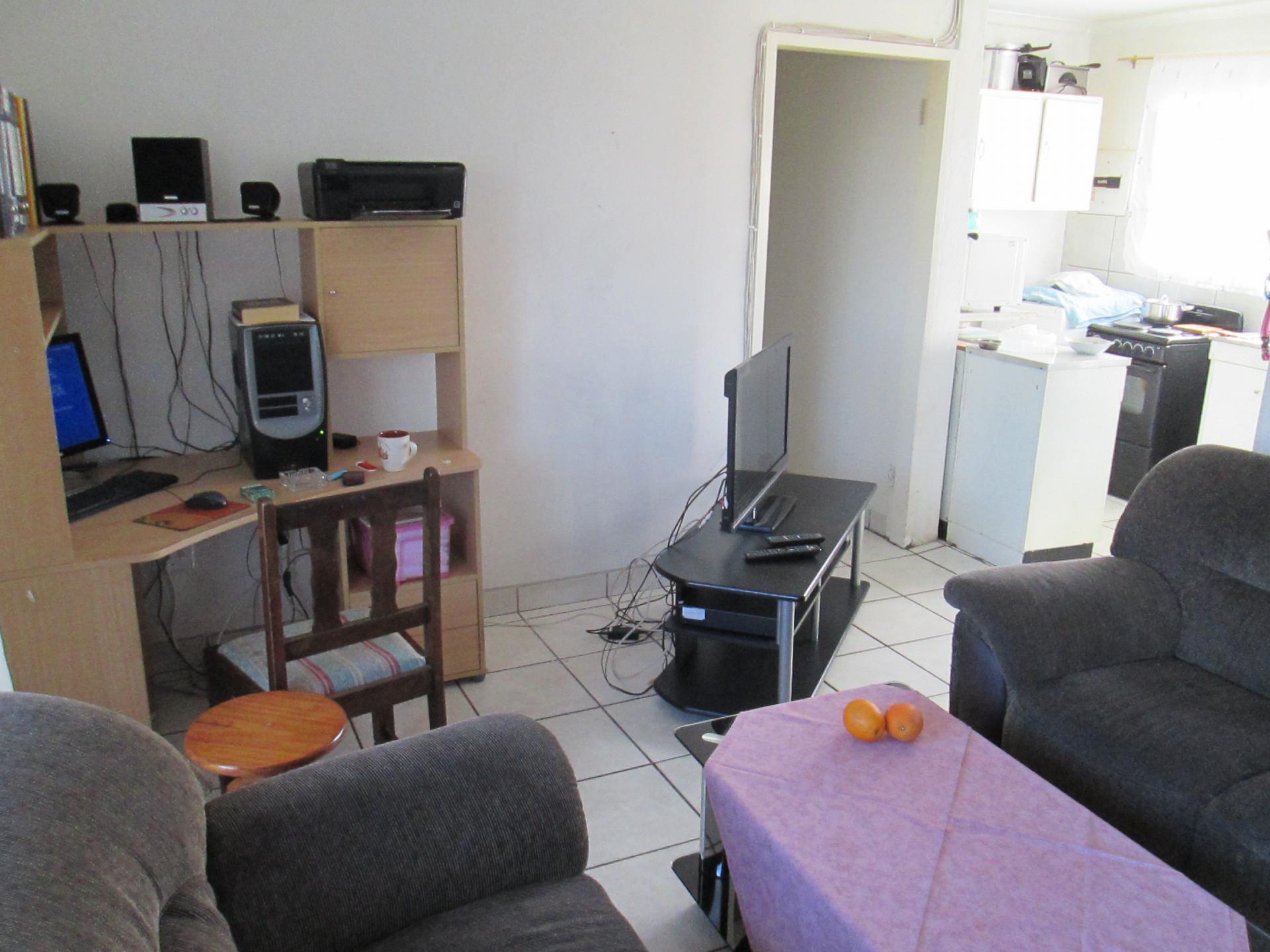Lounges - 57 square meters of property in Secunda