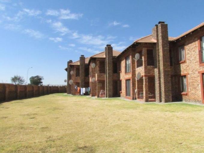2 Bedroom Apartment for Sale For Sale in Kempton Park - Home Sell - MR112528