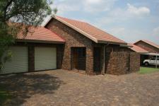 3 Bedroom 2 Bathroom Cluster for Sale for sale in Aerorand - MP