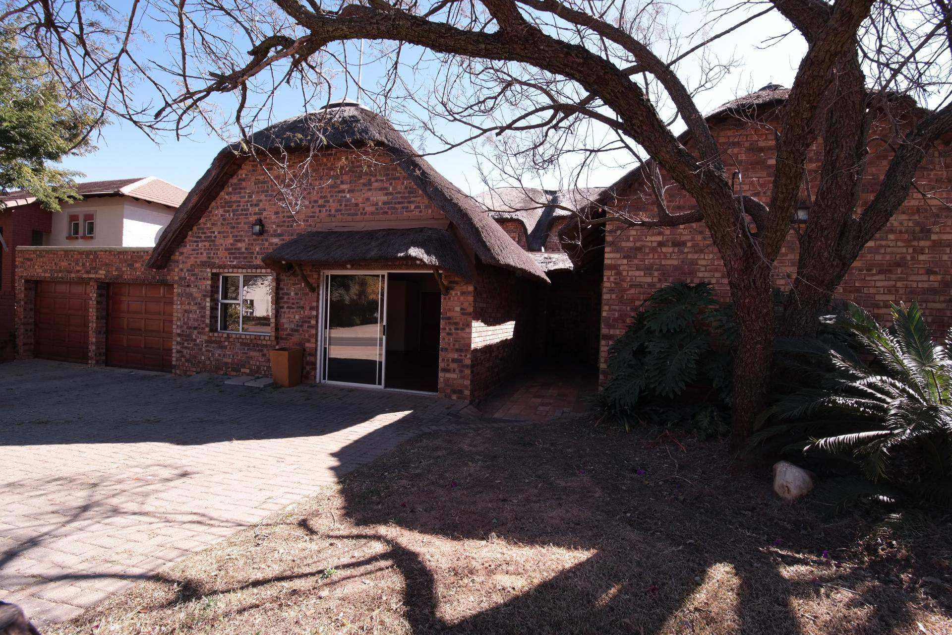 Front View of property in Silver Lakes Golf Estate