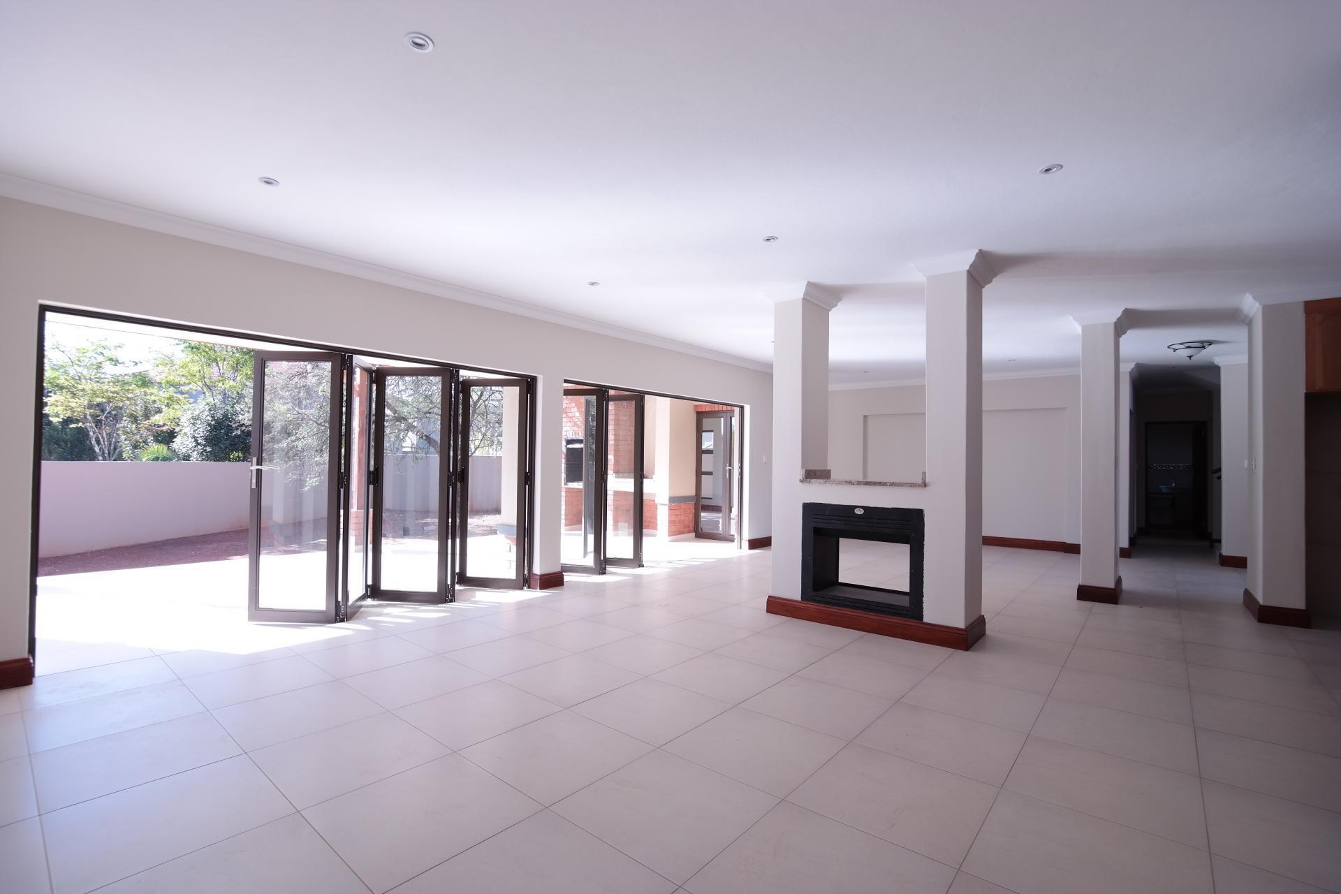 Dining Room - 26 square meters of property in The Wilds Estate