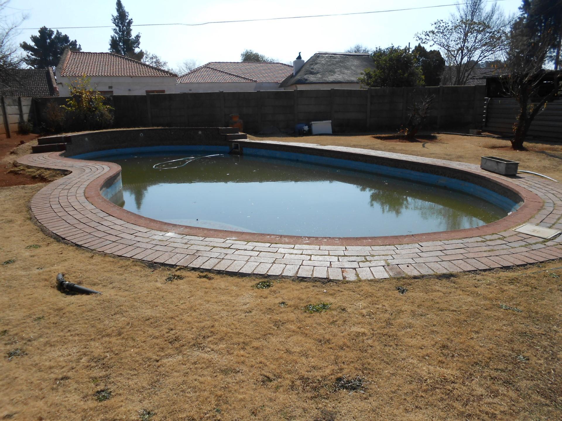 Entertainment of property in Rondebult