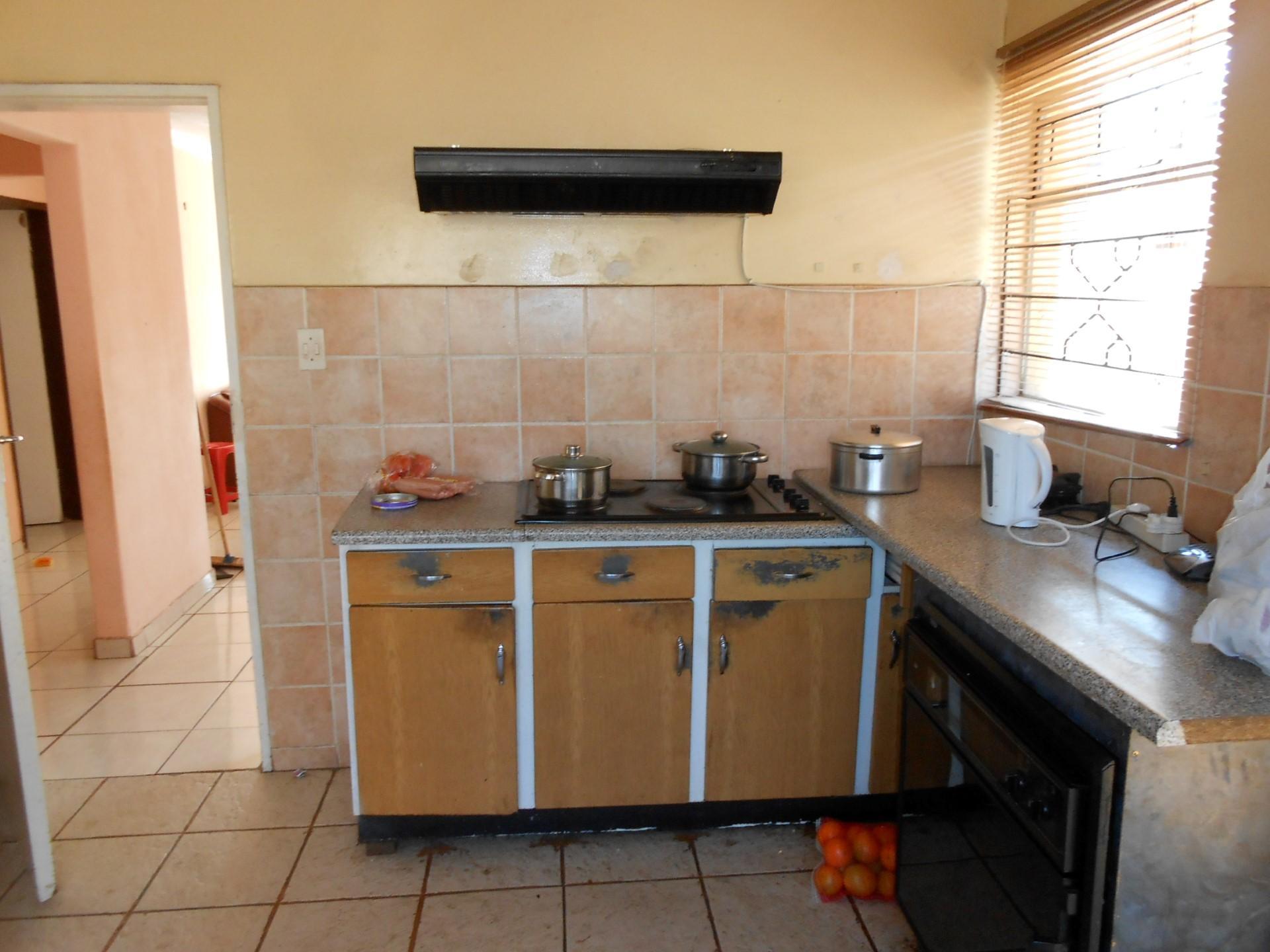 Kitchen - 14 square meters of property in Rondebult