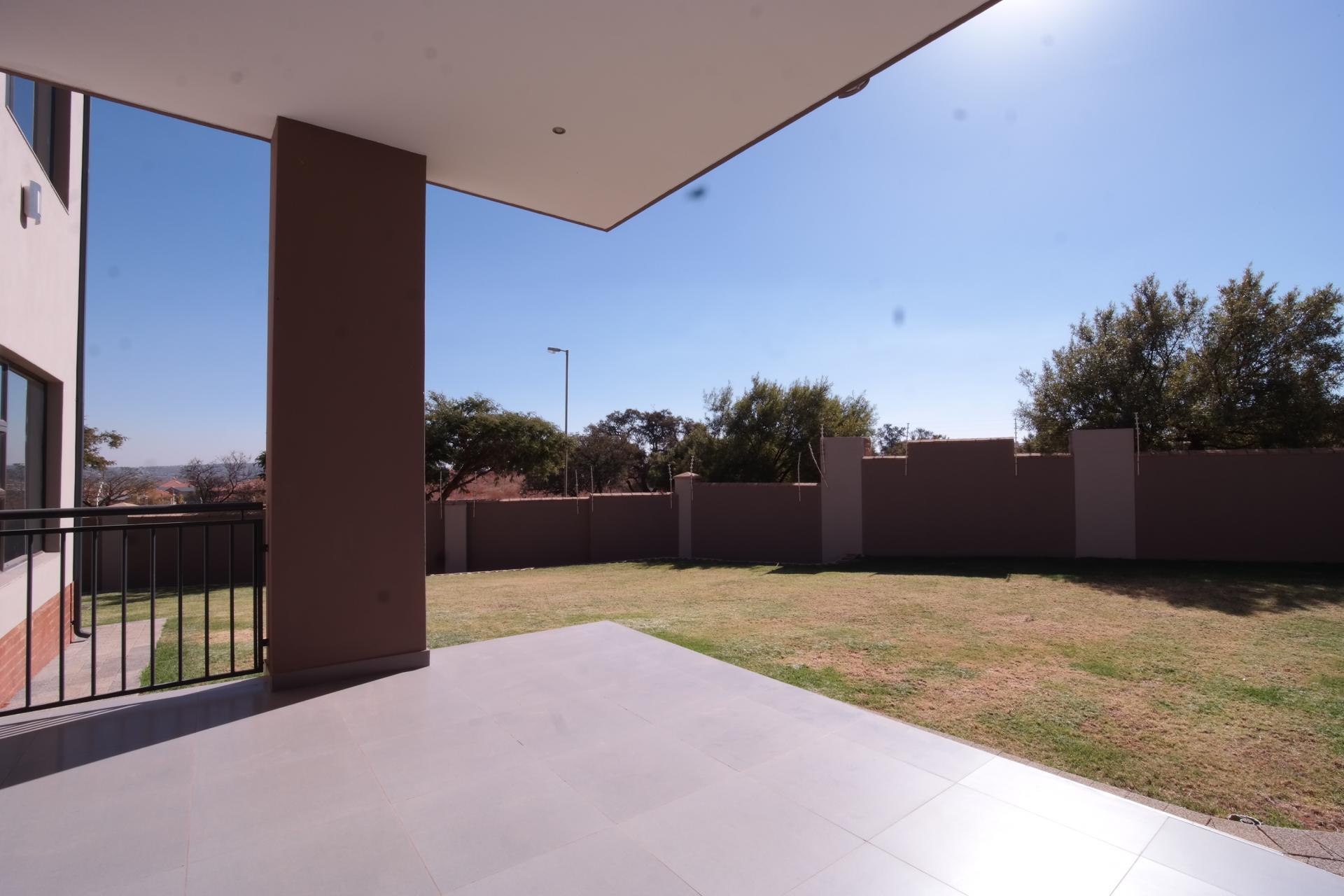 Patio - 55 square meters of property in The Wilds Estate