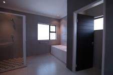 Main Bathroom - 15 square meters of property in The Wilds Estate