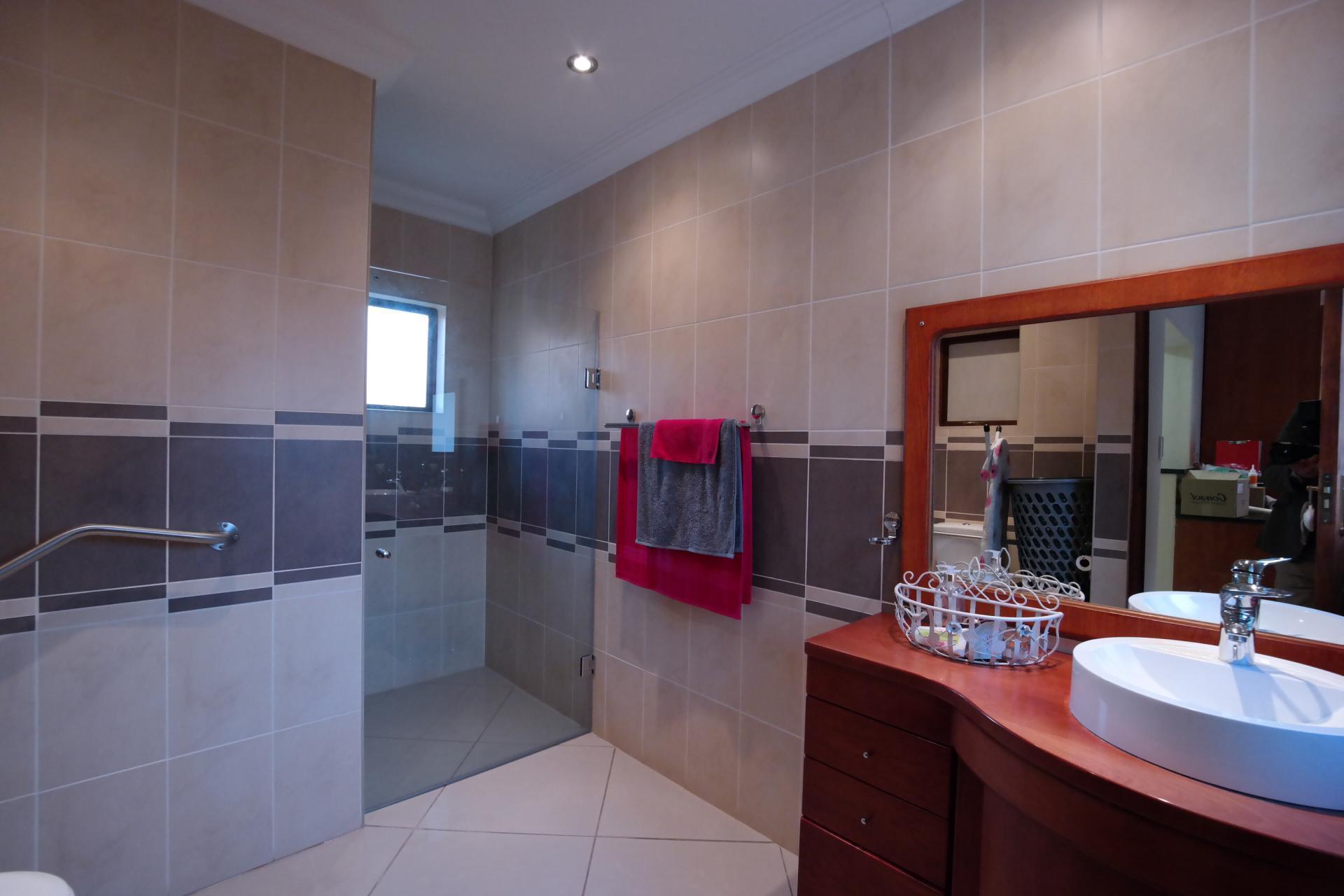 Bathroom 2 - 9 square meters of property in The Wilds Estate