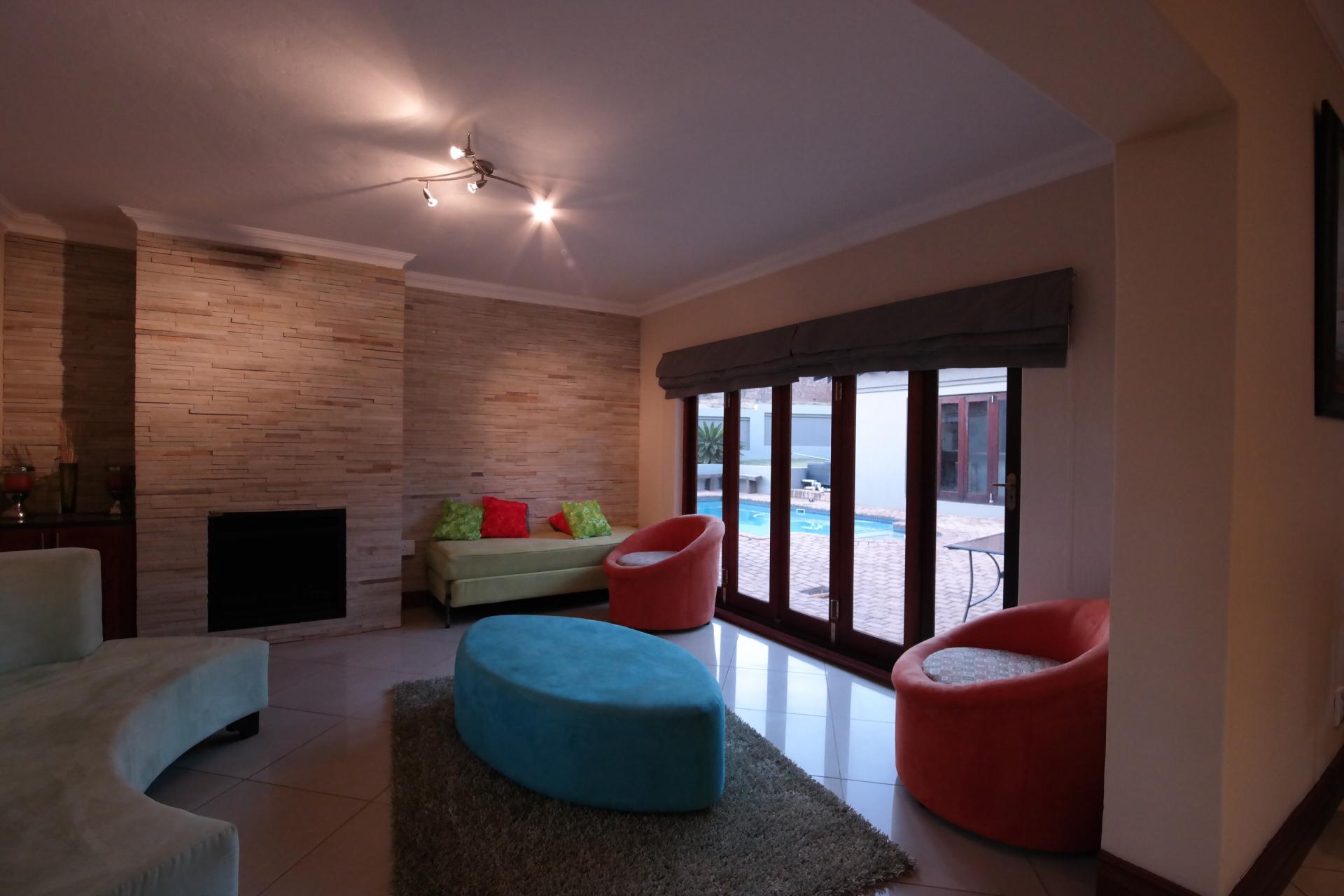 Lounges - 25 square meters of property in The Wilds Estate