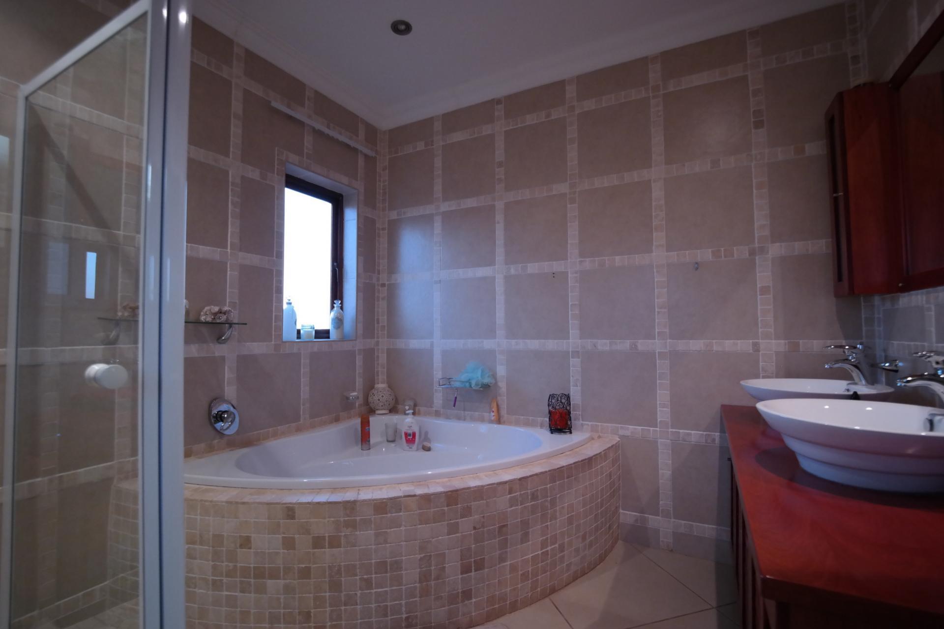 Main Bathroom - 9 square meters of property in The Wilds Estate