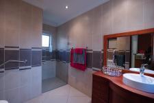 Bathroom 2 - 9 square meters of property in The Wilds Estate