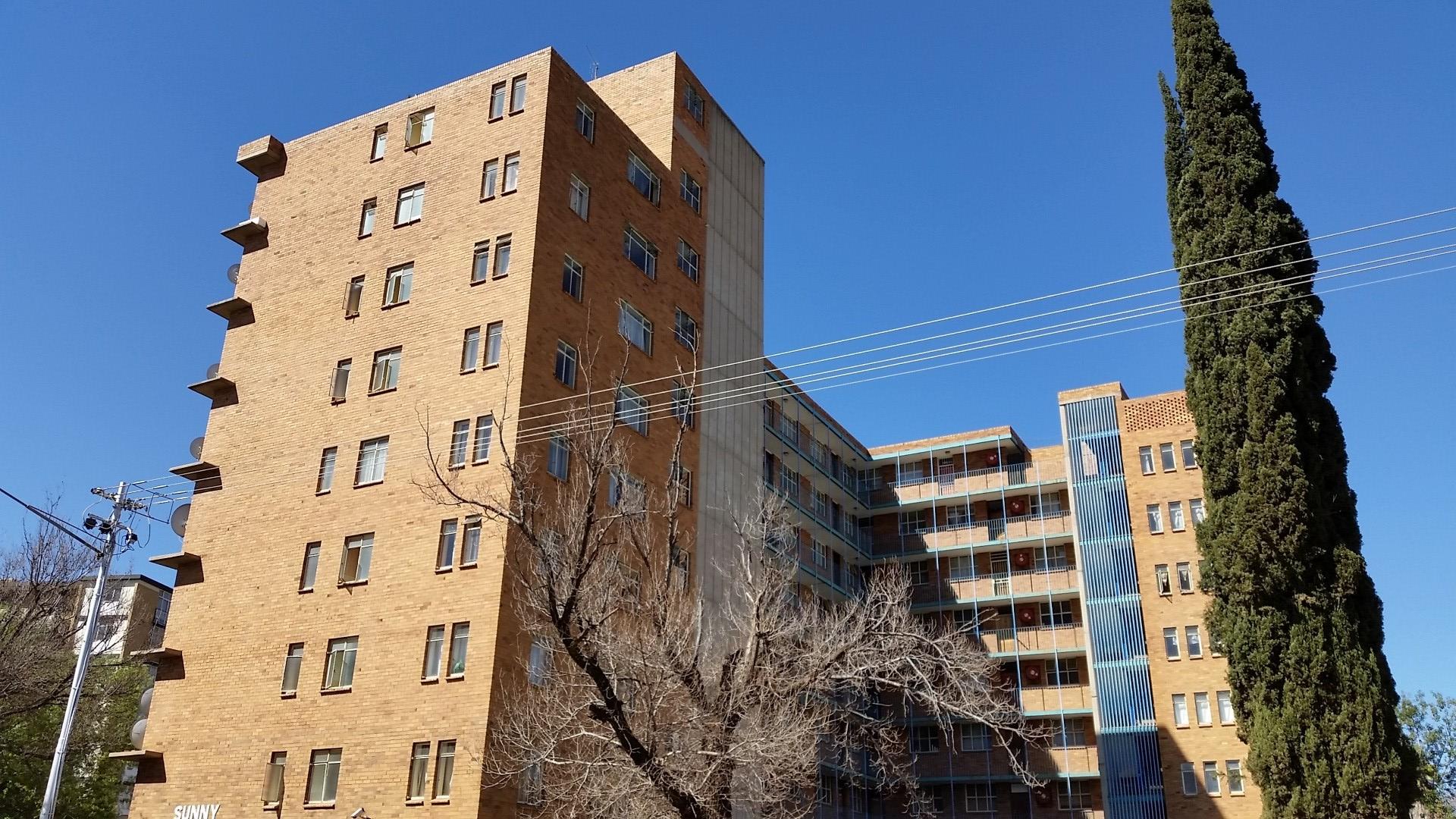 Front View of property in Sunnyside