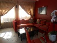 Lounges - 15 square meters of property in Greenstone Hill