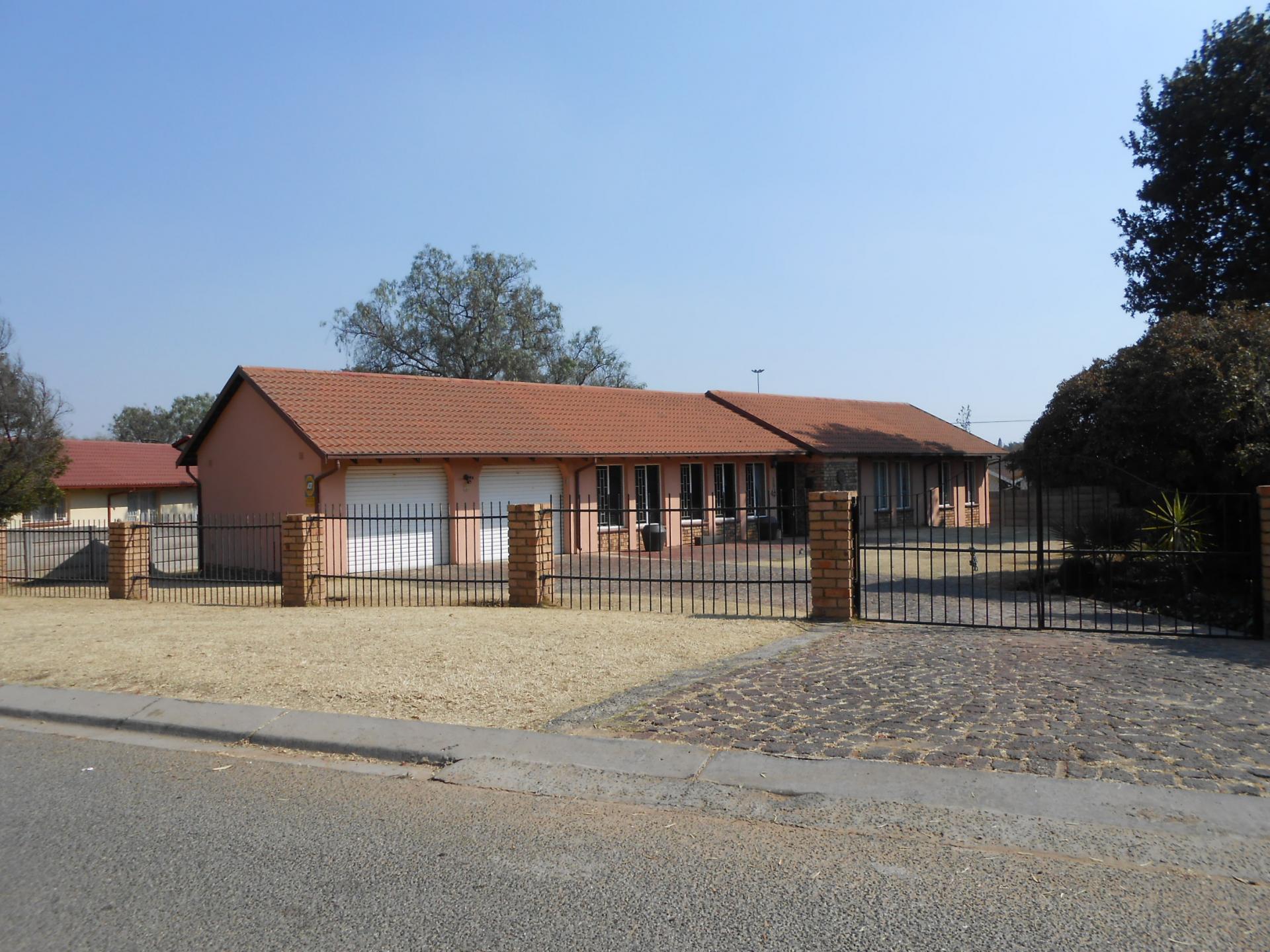 Front View of property in Dalpark