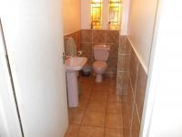 Bathroom 1 - 5 square meters of property in Henley-on-Klip