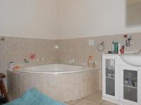 Bathroom 2 - 3 square meters of property in Henley-on-Klip