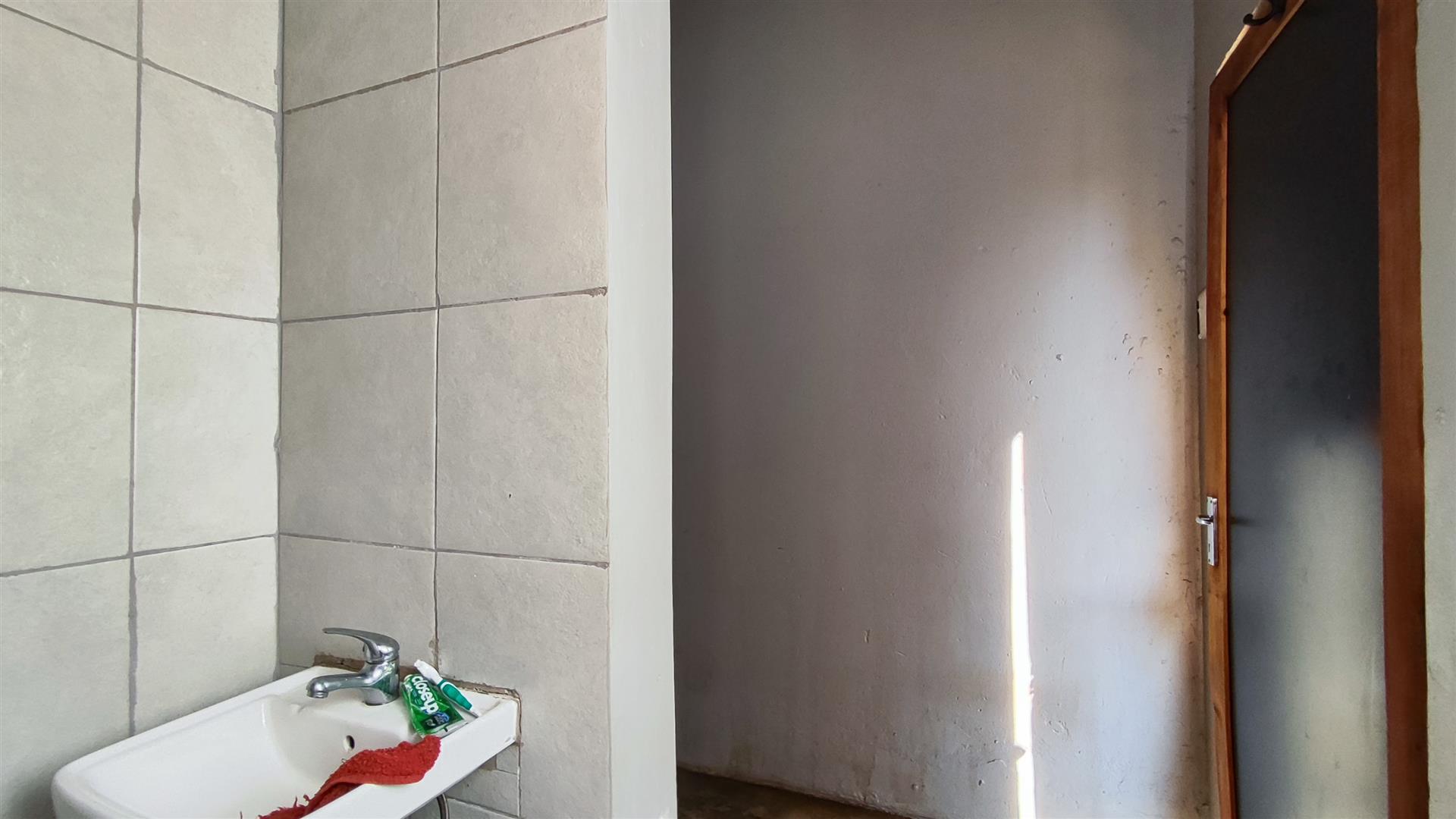 Staff Bathroom of property in Roodekop