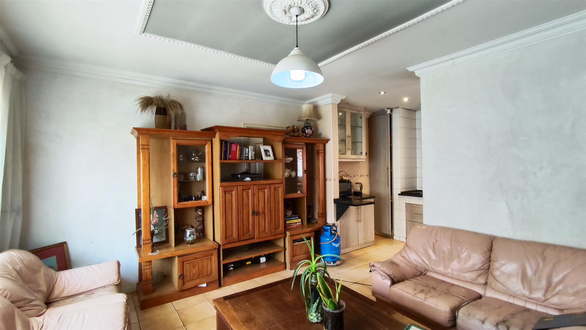 Lounges - 22 square meters of property in Roodekop