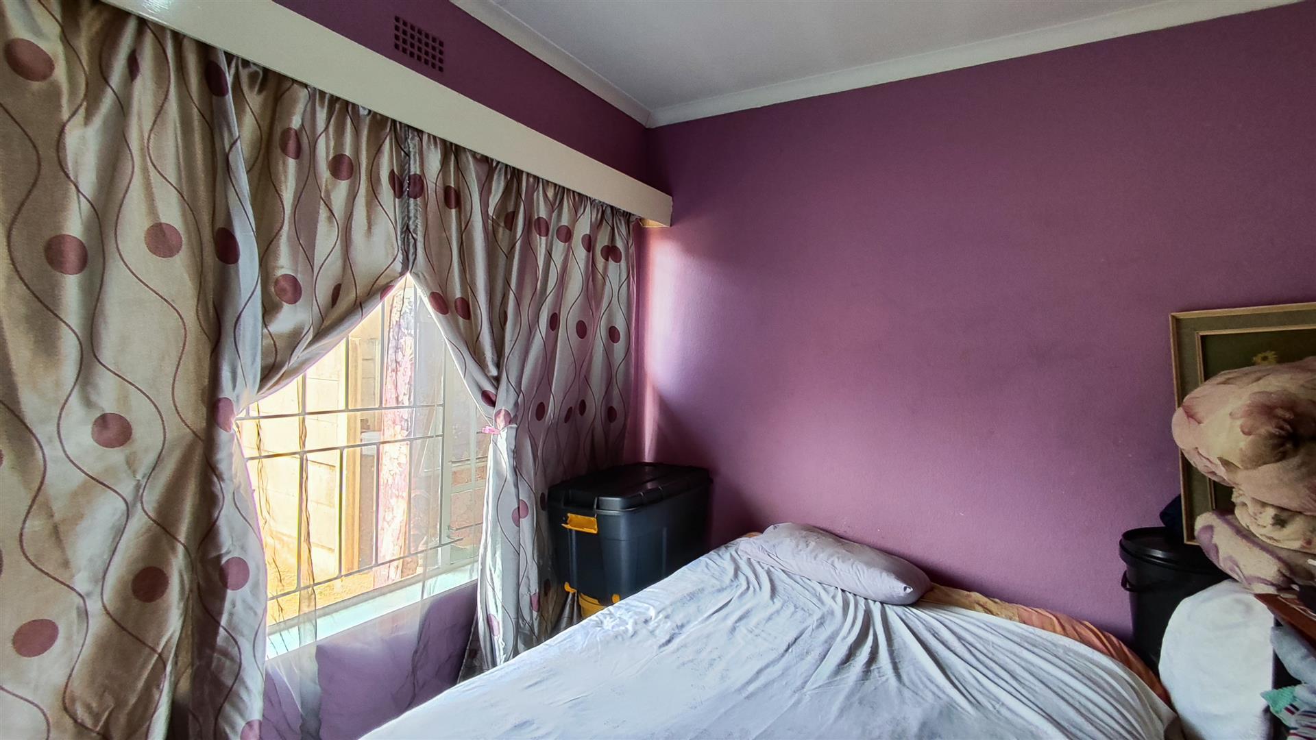 Bed Room 1 - 12 square meters of property in Roodekop