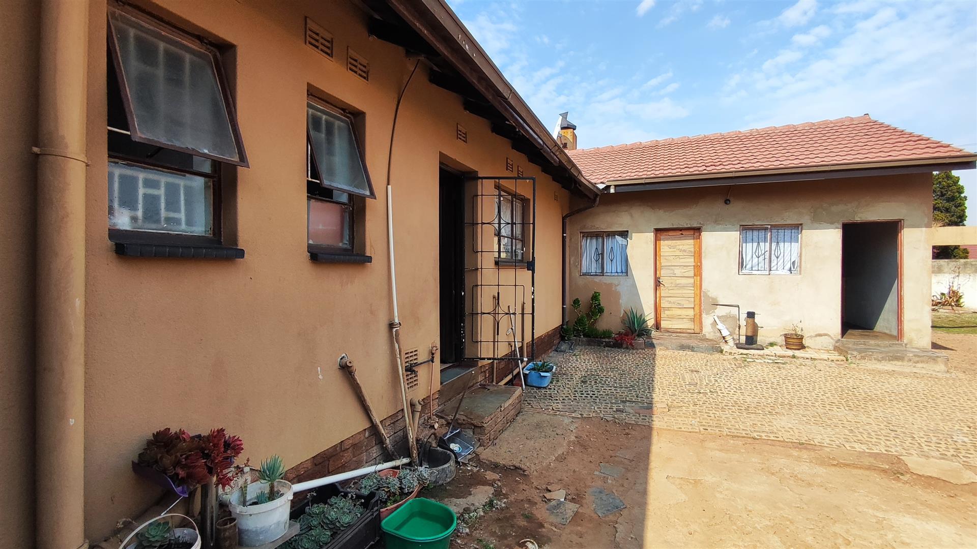 Backyard of property in Roodekop