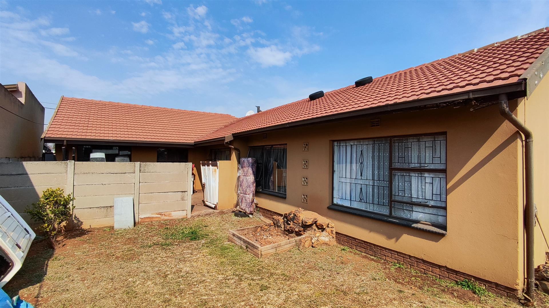 Backyard of property in Roodekop