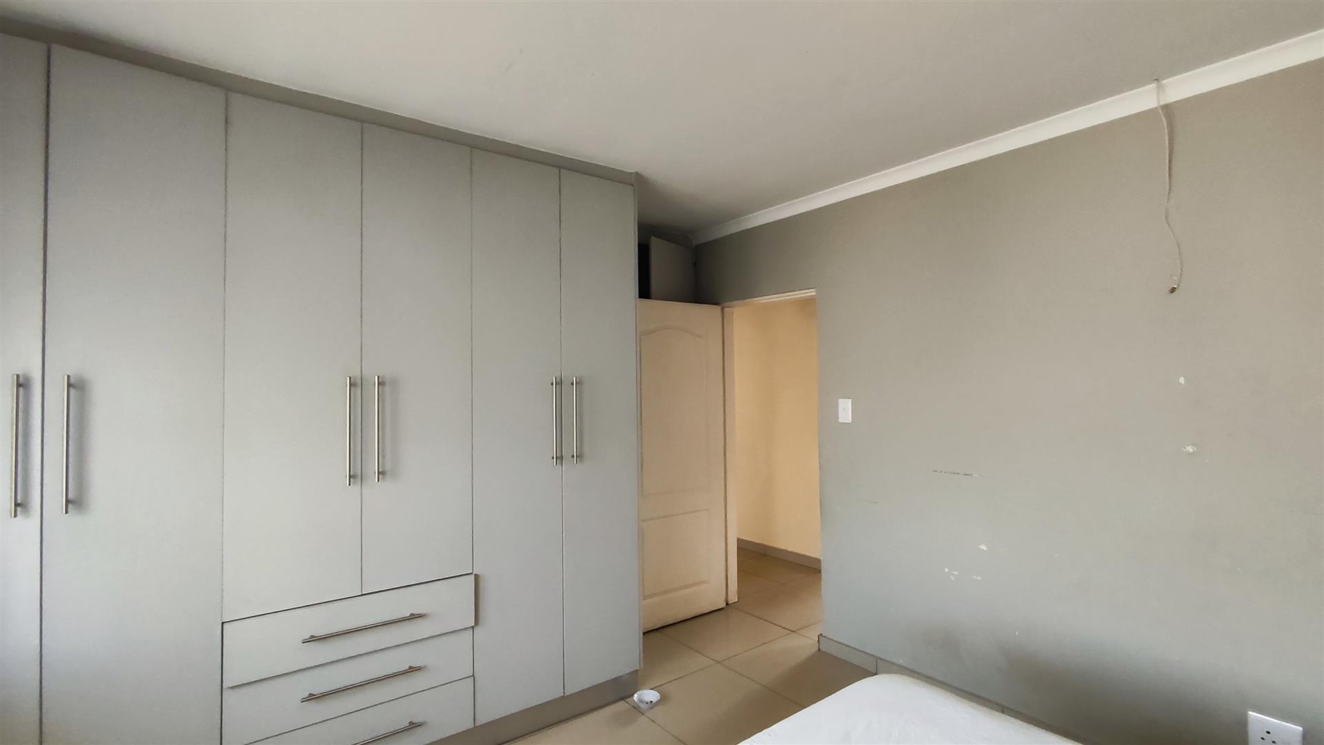 Bed Room 2 - 18 square meters of property in Roodekop