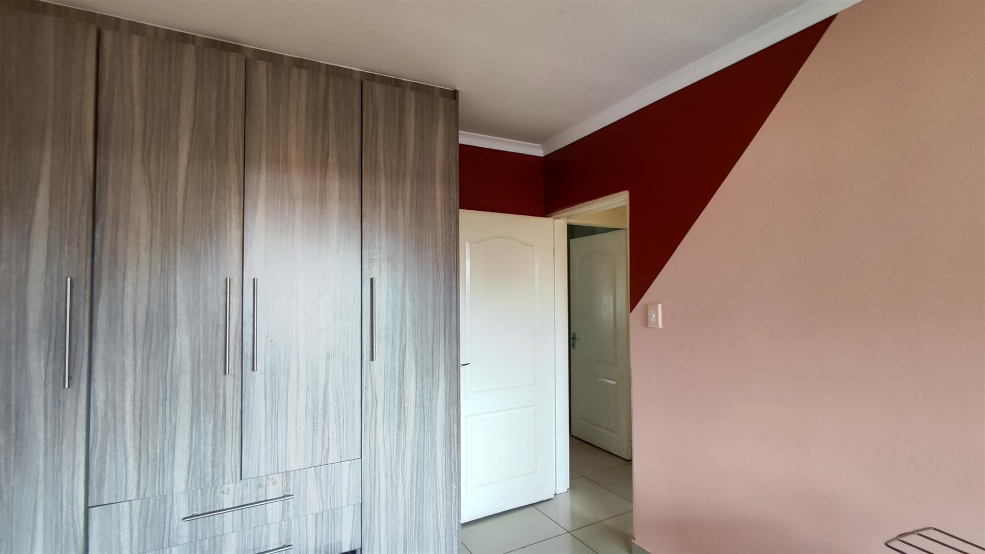 Bed Room 3 - 14 square meters of property in Roodekop