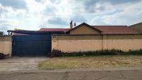 Front View of property in Roodekop