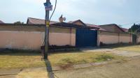 Front View of property in Roodekop