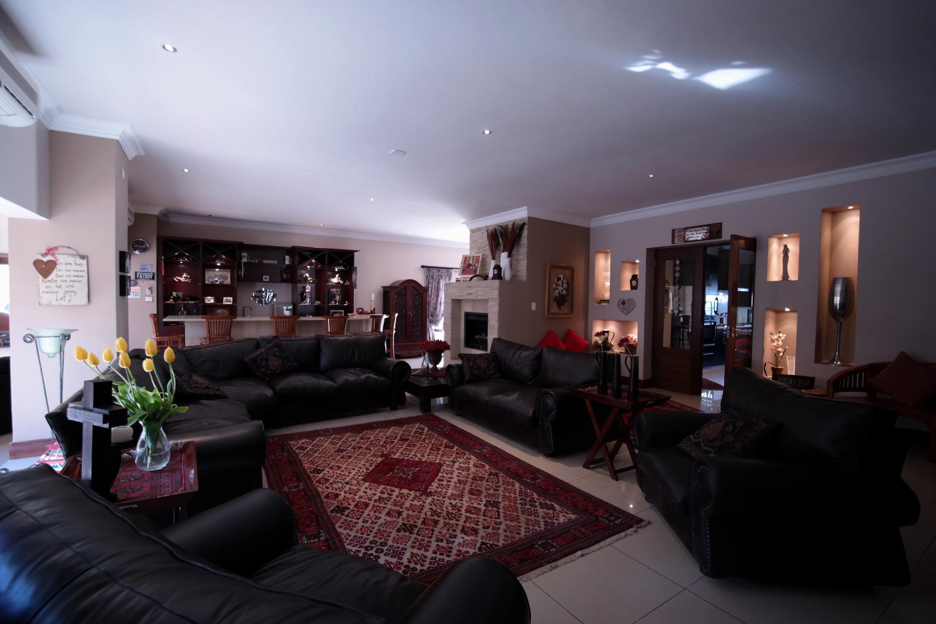 Lounges - 73 square meters of property in The Wilds Estate