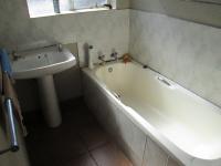 Main Bathroom - 5 square meters of property in Graskop