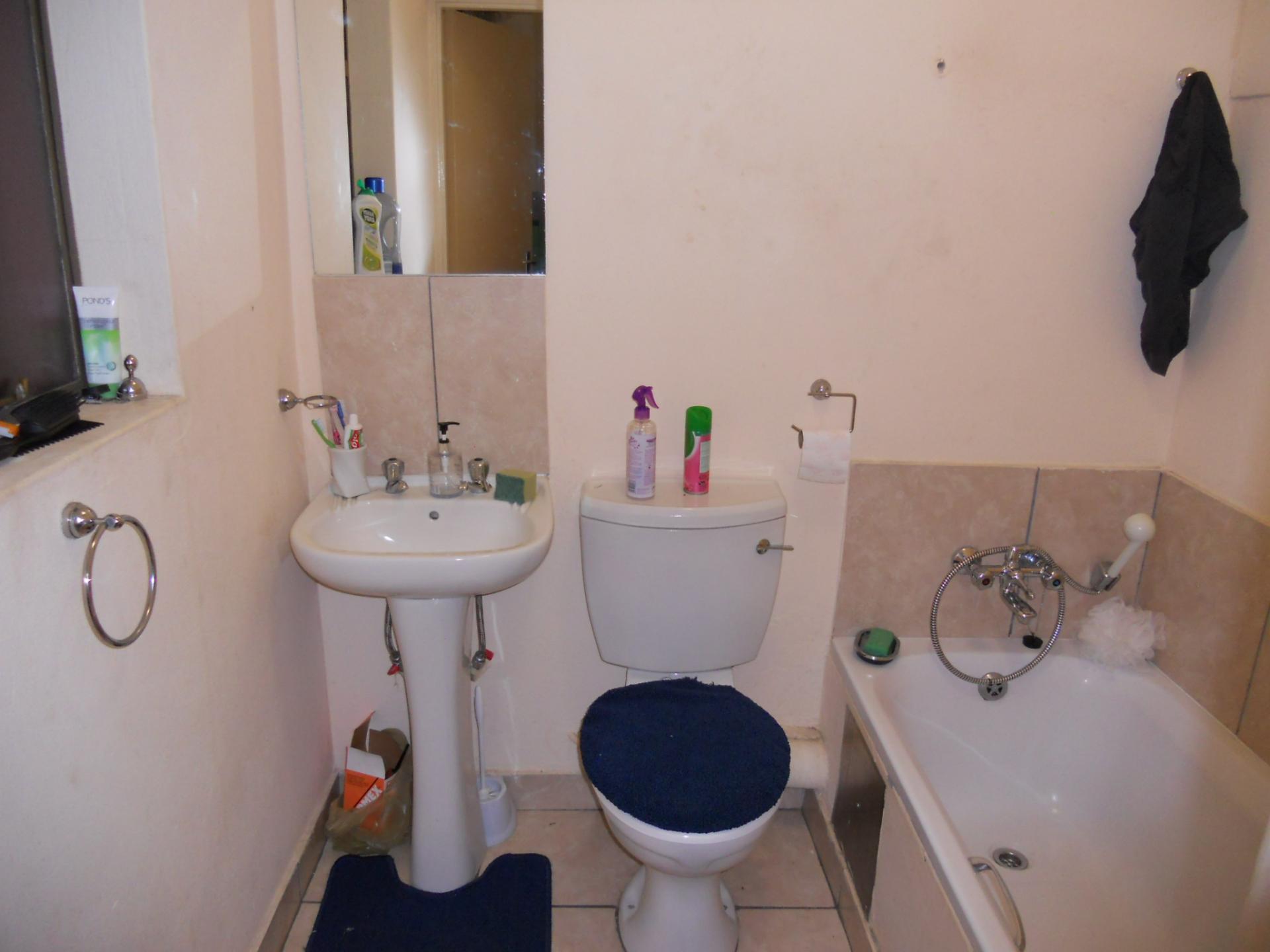 Main Bathroom - 3 square meters of property in Newcastle