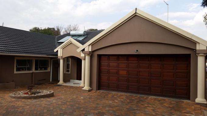 4 Bedroom House for Sale For Sale in Constantia Glen - Home Sell - MR113155