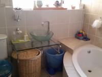 Bathroom 1 - 5 square meters of property in Constantia Glen