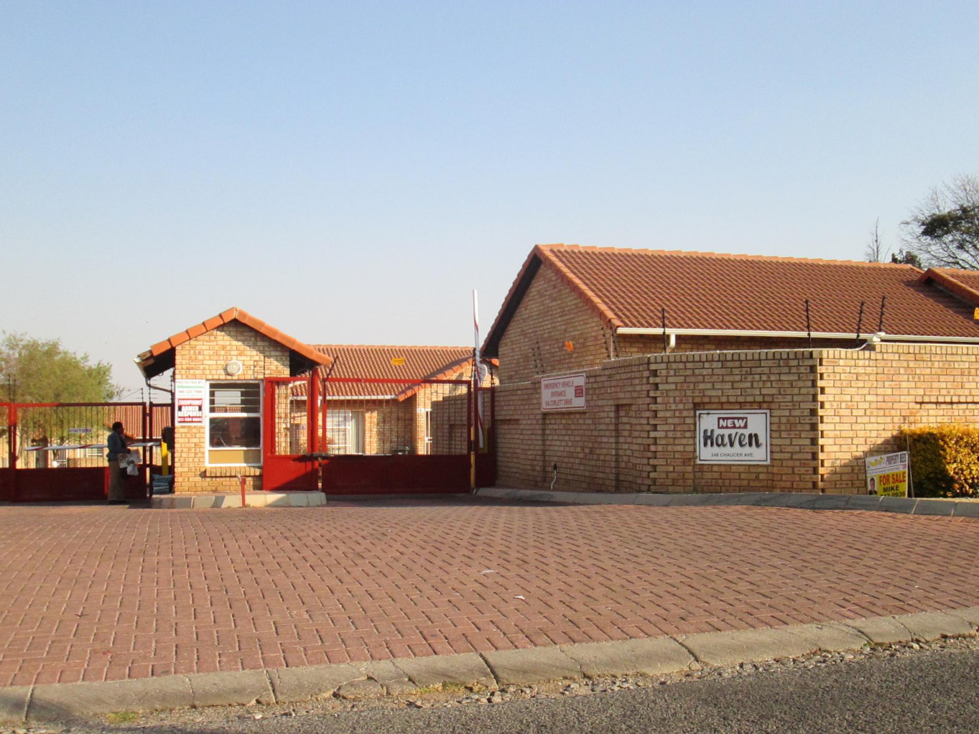 Front View of property in Groblerpark