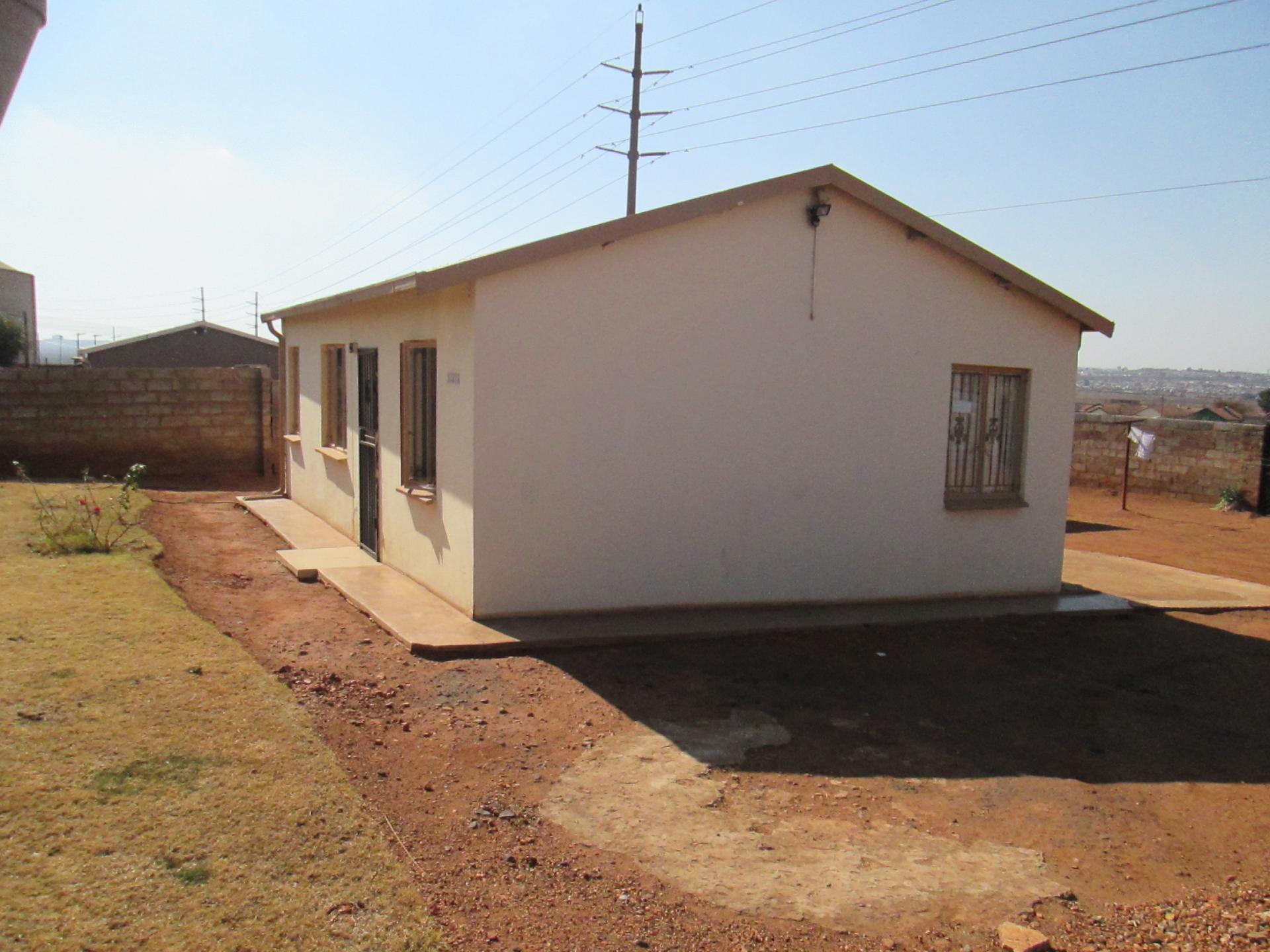 Front View of property in Protea Glen