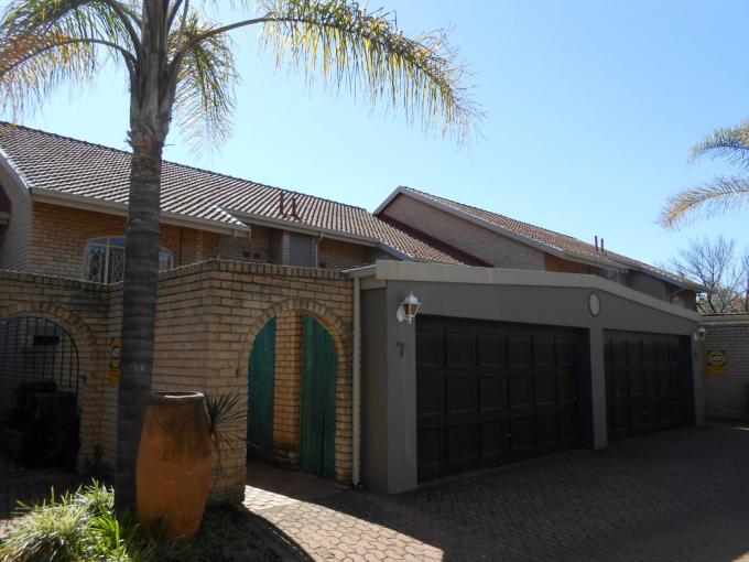 3 Bedroom Duplex for Sale For Sale in Waterkloof Glen - Home Sell - MR113325