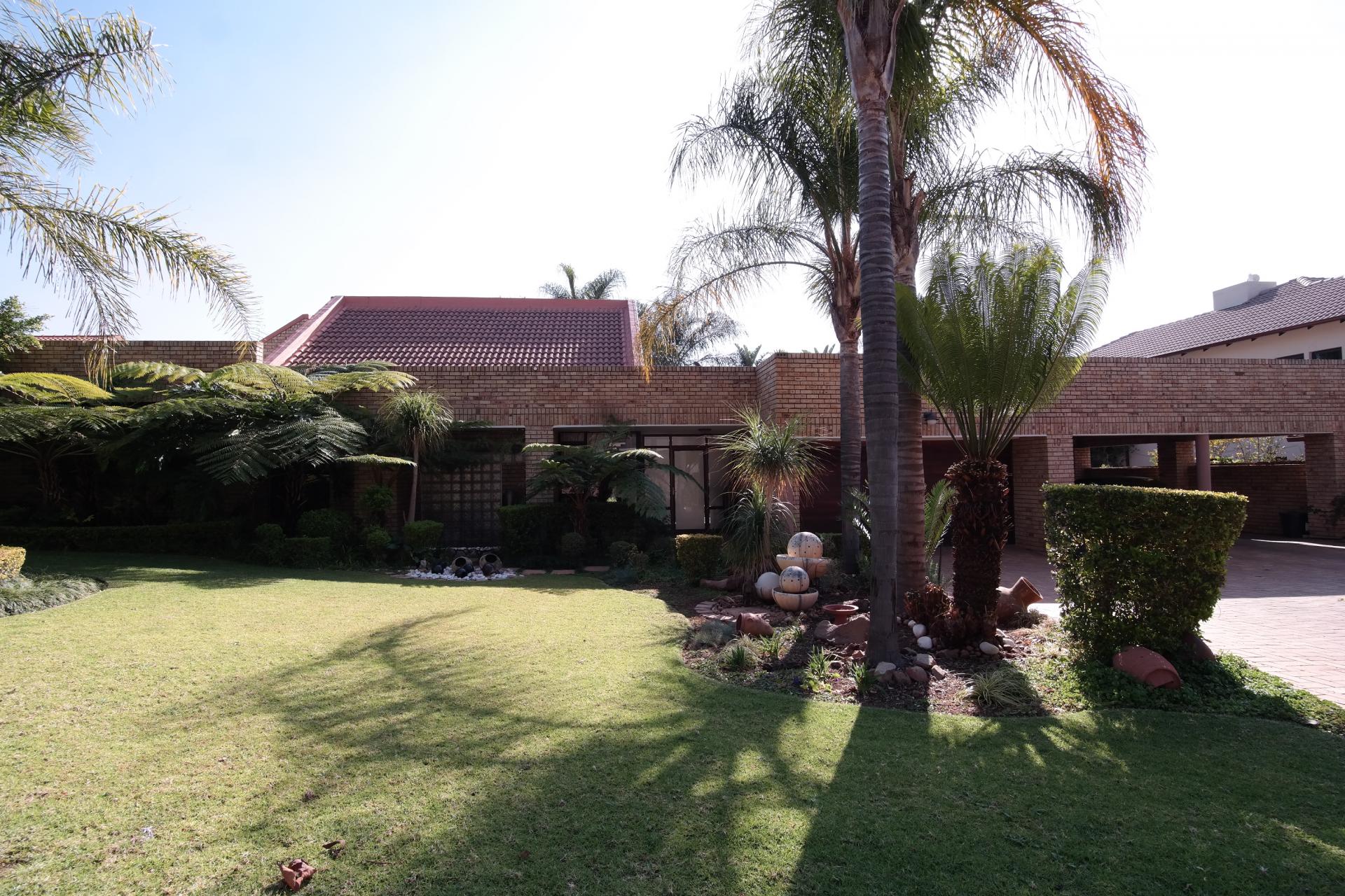 Front View of property in Silver Lakes Golf Estate