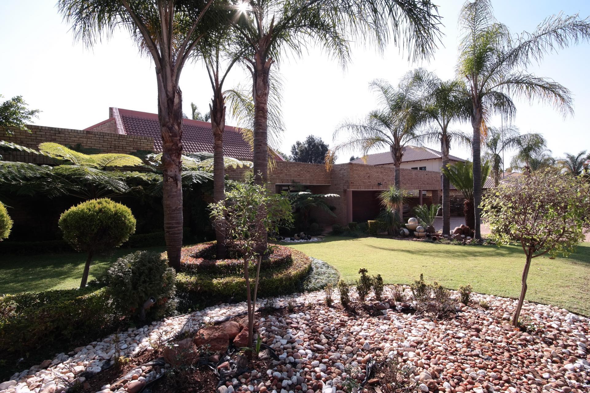 Front View of property in Silver Lakes Golf Estate