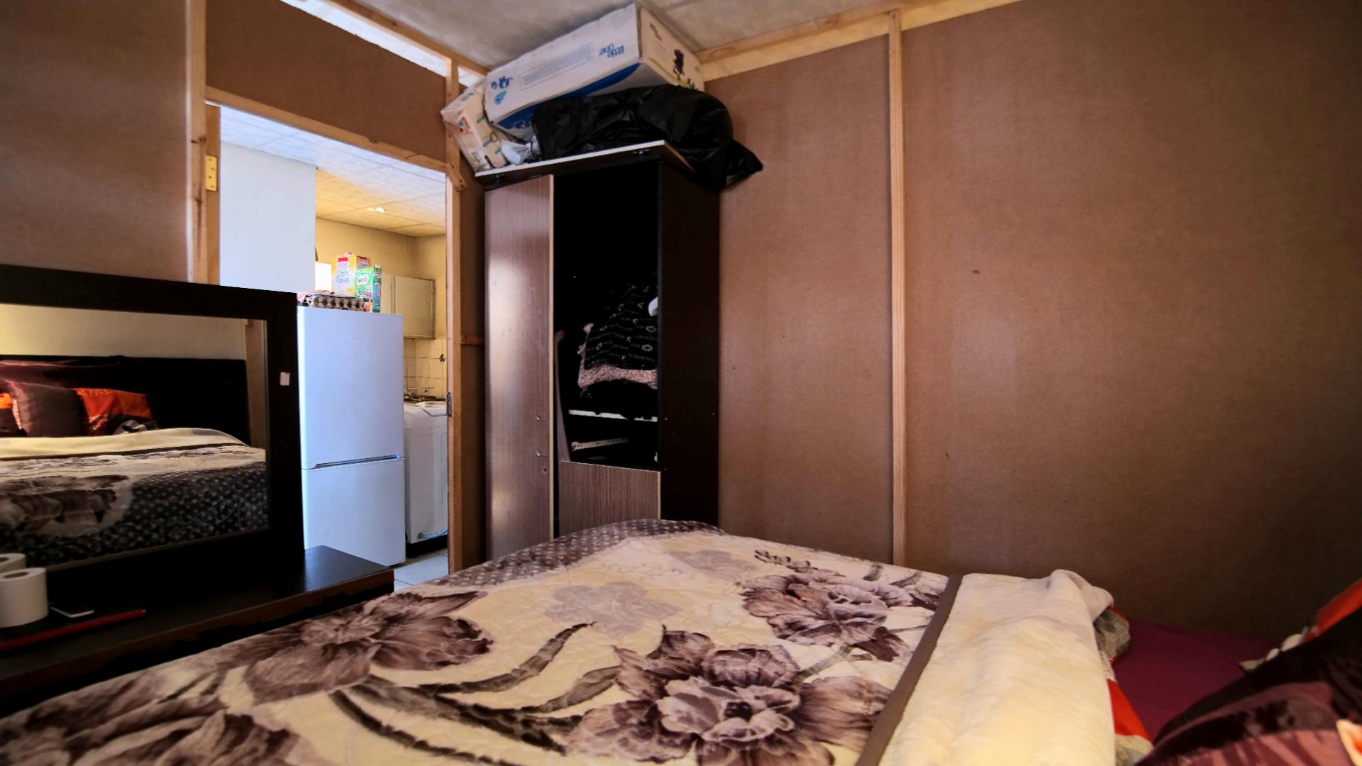 Main Bedroom - 9 square meters of property in Pretoria Central