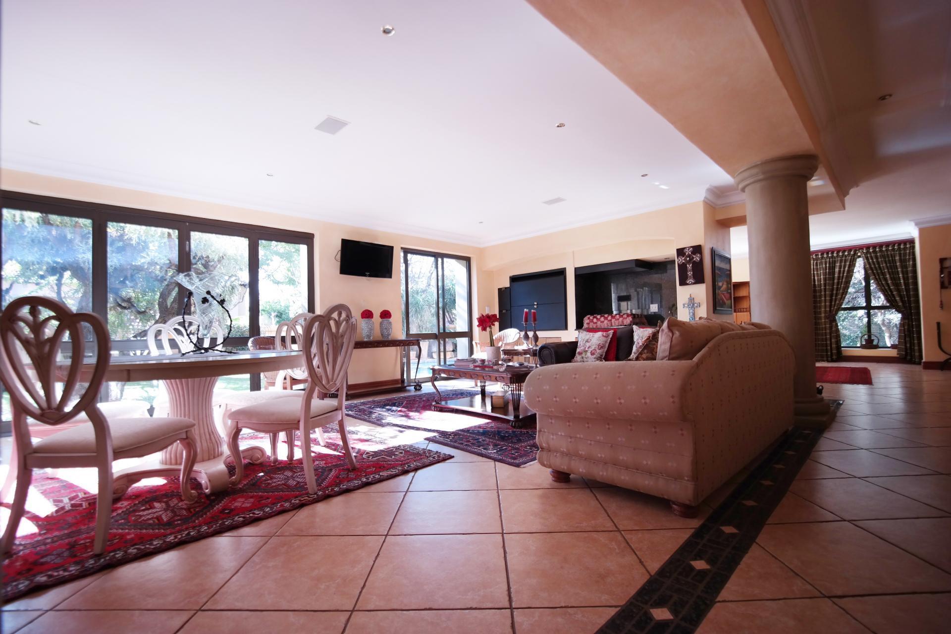 Dining Room - 28 square meters of property in Woodhill Golf Estate