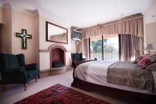 Main Bedroom - 26 square meters of property in Woodhill Golf Estate