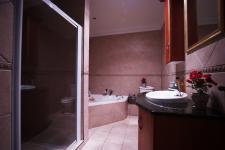 Bathroom 3+ - 1 square meters of property in Woodhill Golf Estate