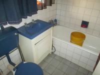 Main Bathroom - 9 square meters of property in Mindalore