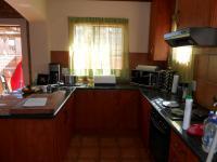 Kitchen - 16 square meters of property in Glenmarais (Glen Marais)