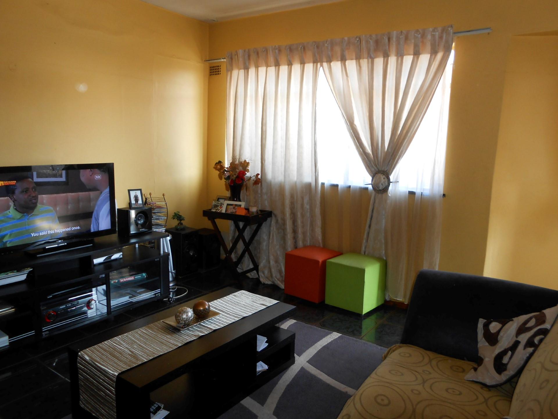 Lounges - 18 square meters of property in Springs