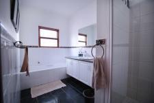 Bathroom 1 - 10 square meters of property in Woodlands Lifestyle Estate