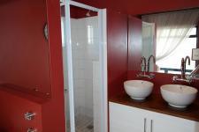 Bathroom 2 - 11 square meters of property in Port Owen